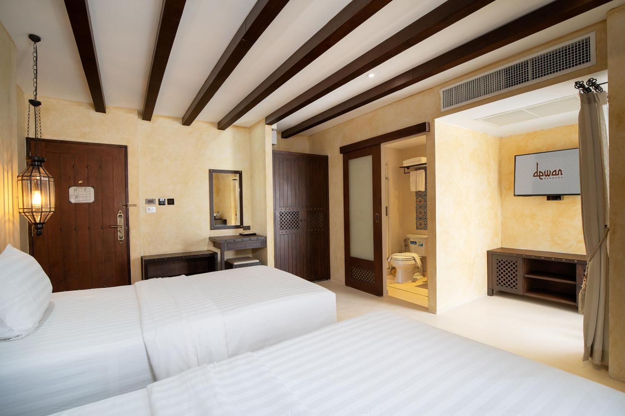 Dewan Hotel 3*