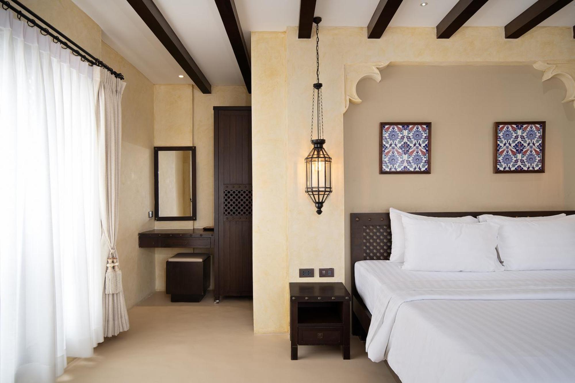 Dewan Hotel 3*